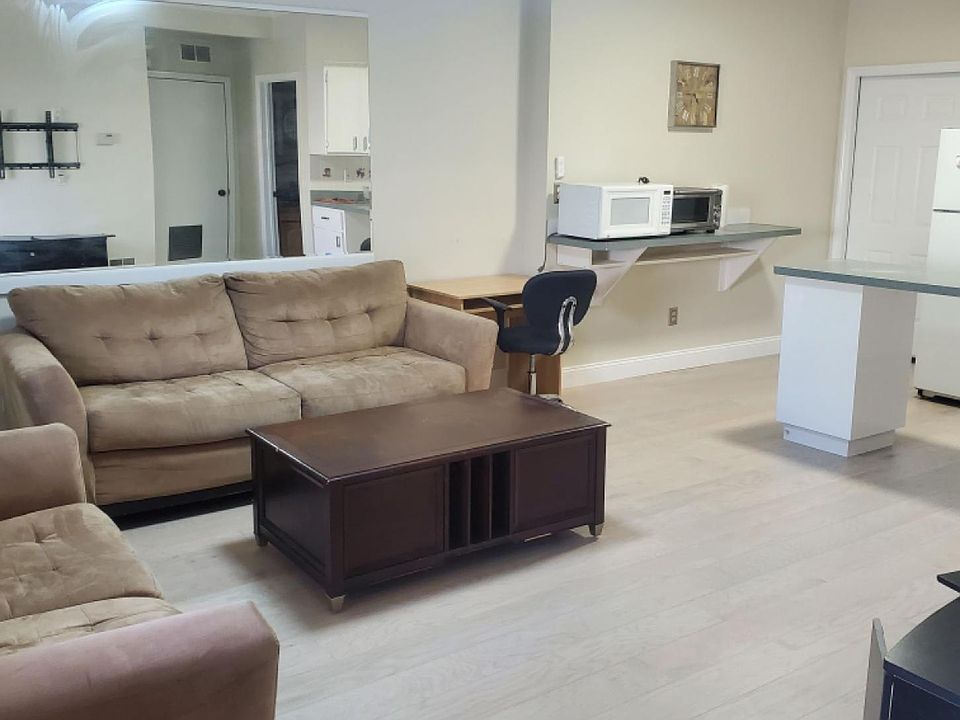 2nd image of 417 8th St