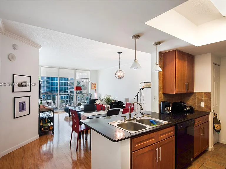 2000 N Bayshore Dr #626 — Photo 8