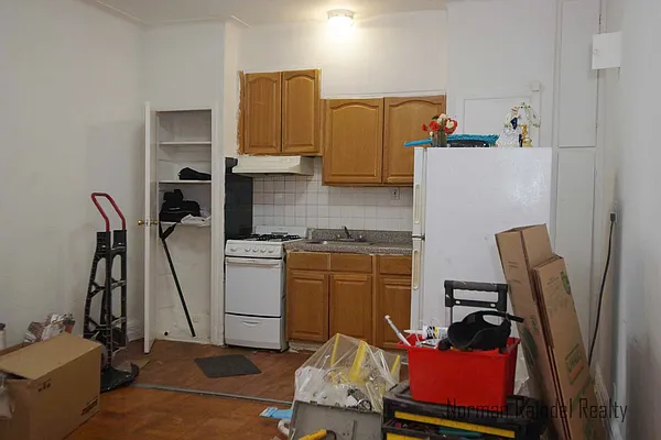 Rented by Norman Raindel, LREB | media 2