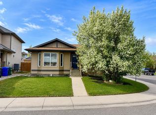 118 NW Silkstone Rd W, Lethbridge, AB T1J2G3