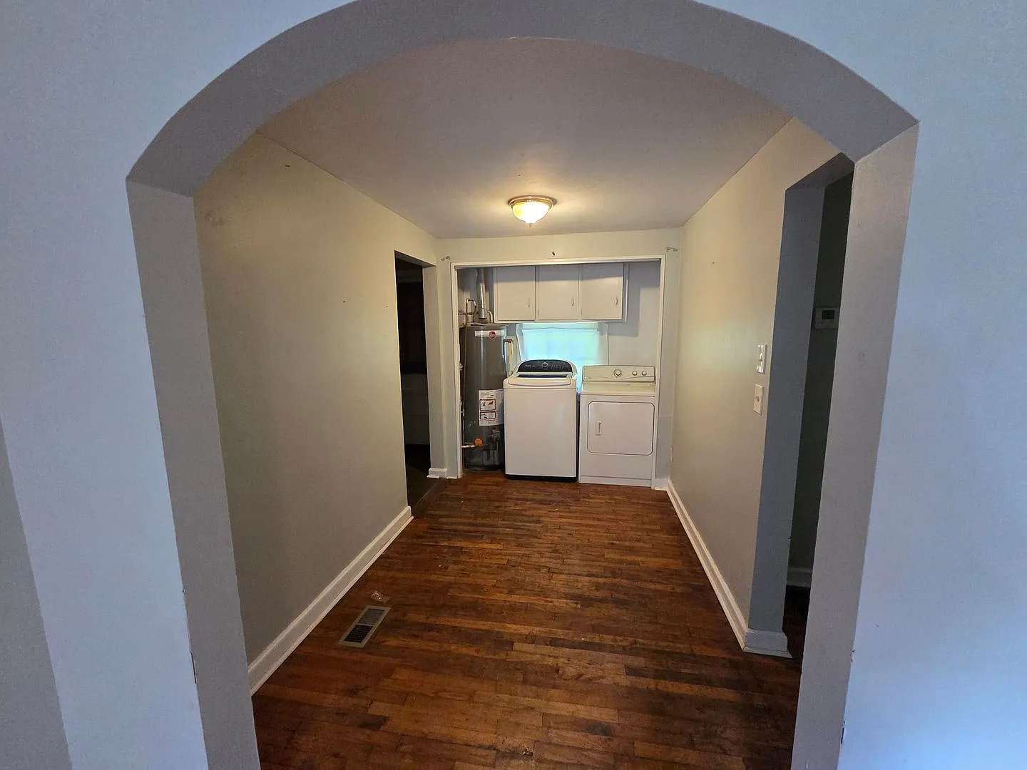 North Columbus Cottage on almost an ACRE fenced 2 Bedrooms 1 Bath with bonus room — Photo 4