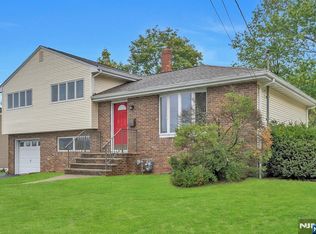 15 Crest Rd, Emerson, NJ 07630