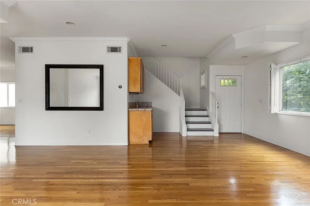Building Photo - 14328 Magnolia Blvd #2