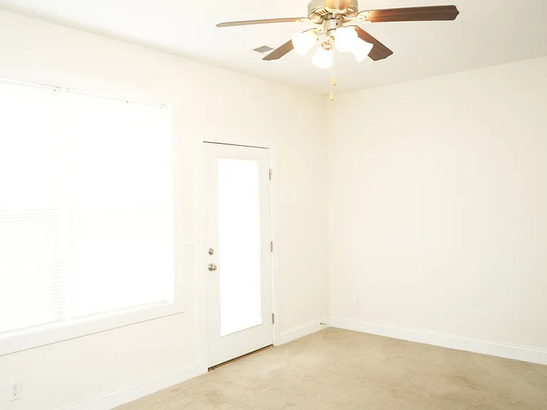 306 Marquette Ct — Photo 15