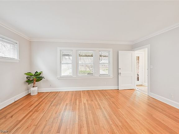 3rd image of 2131 Wascana Ave