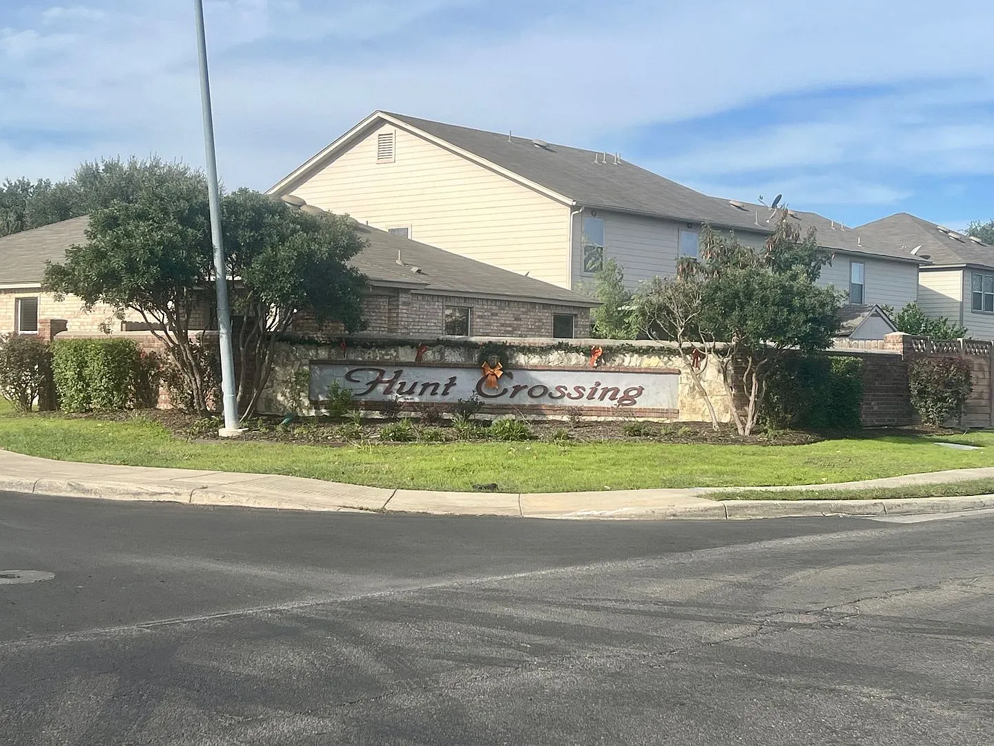 Large 3/2.5 ~ Conveniently located to JBSA Lackland and JBSA Kelly Field Annex ~ Move in Ready! — Photo 2