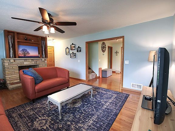 3rd image of 3813 Beaconview Dr