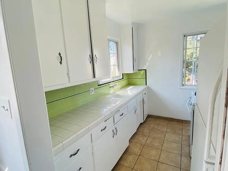 1142 S Bedford St #4 — Photo 3