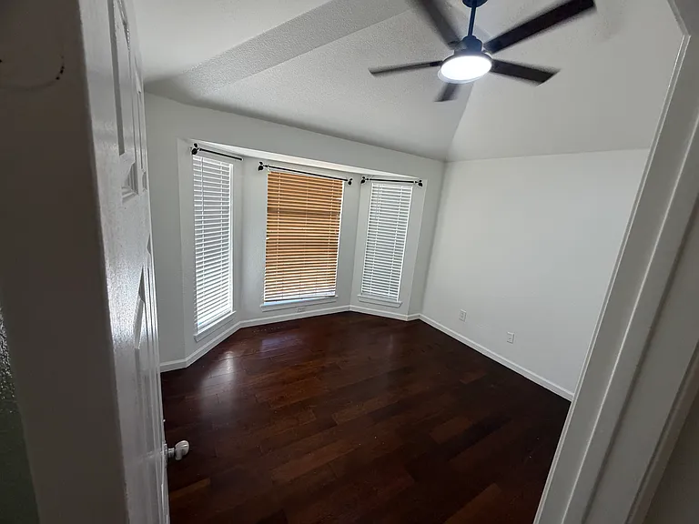 12933 Honey Locust Cir — Photo 16