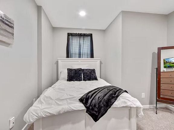 4th image of 3786 Broadway St #4