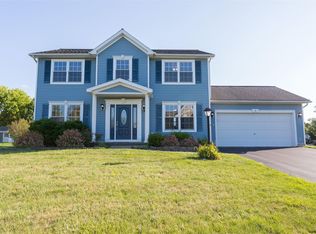 2 Sequoia Dr, Rensselaer, NY 12144