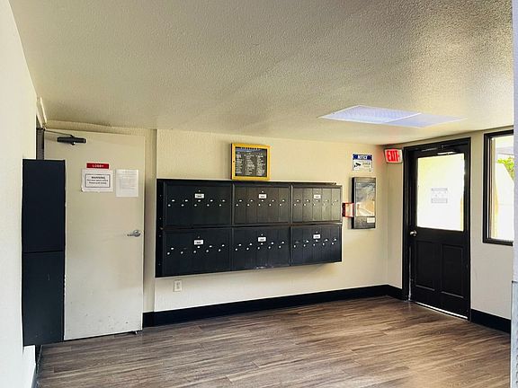 4th image of 1615 Yosemite Dr #312