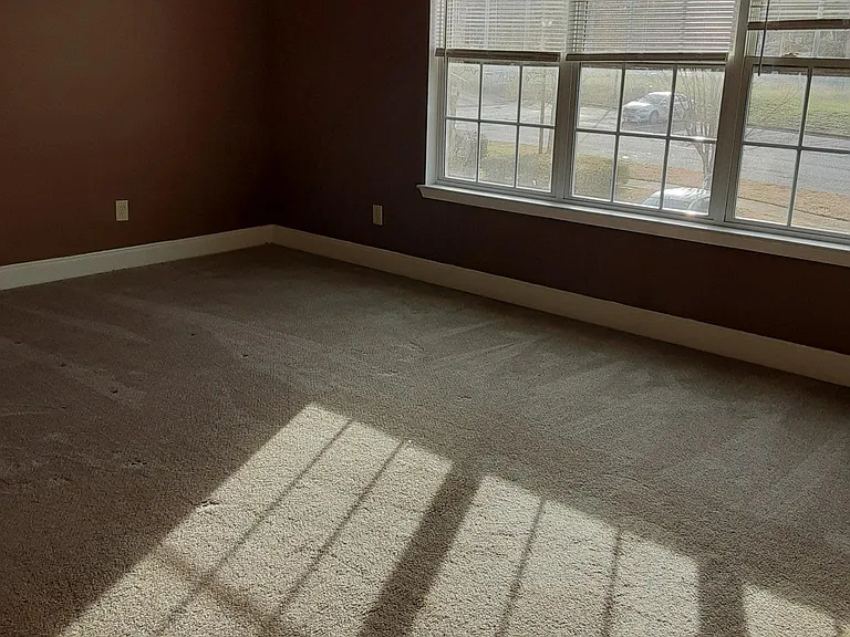 Huge Master Bedroom, 2 Large walk in closets
