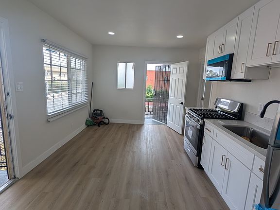 4th image of 2901 Kenwood Ave APT 3
