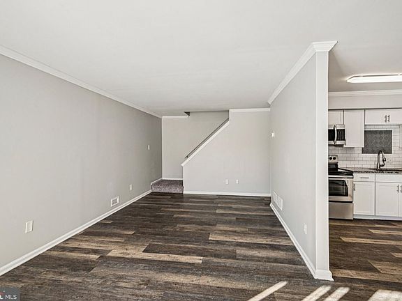 5th image of 203 Highland Blvd