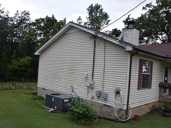 2nd image of 568 Woodcrest Dr