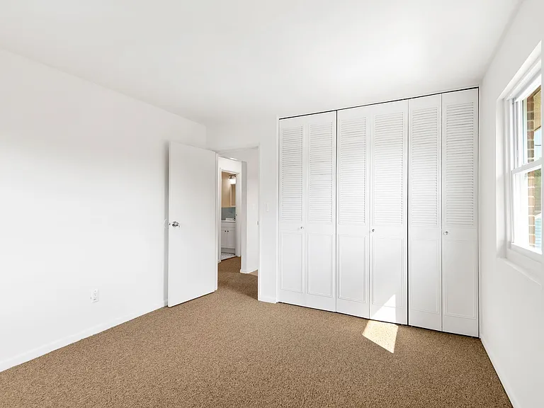 Doral Apartments — Photo 11