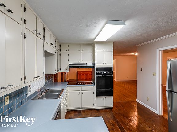 5th image of 2303 Cambridge St
