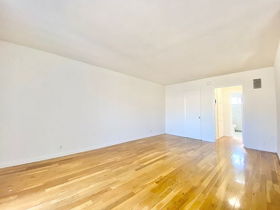 3rd image of 723 N Hayworth Ave #6
