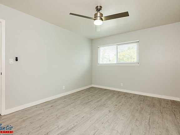 4th image of 283 E Reed St #14