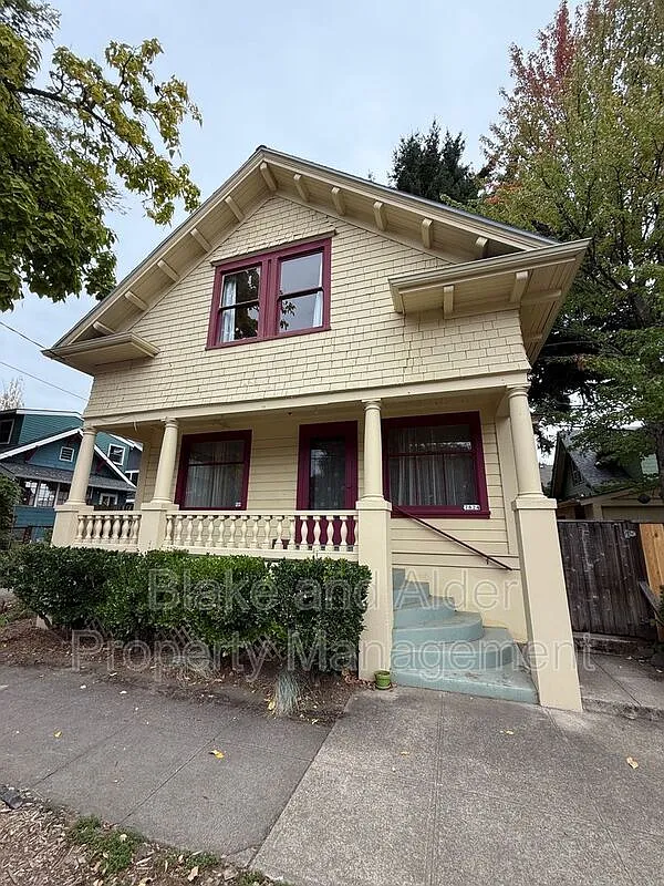 3 bed, 2.0 bath, 2520 sqft, $4,295 — Photo 1