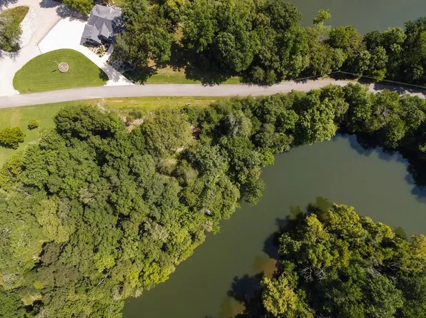 Admiral Point Dr, Rock Island, TN 38581