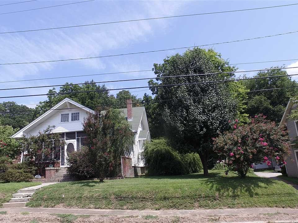 1st image of 520 Phillips St