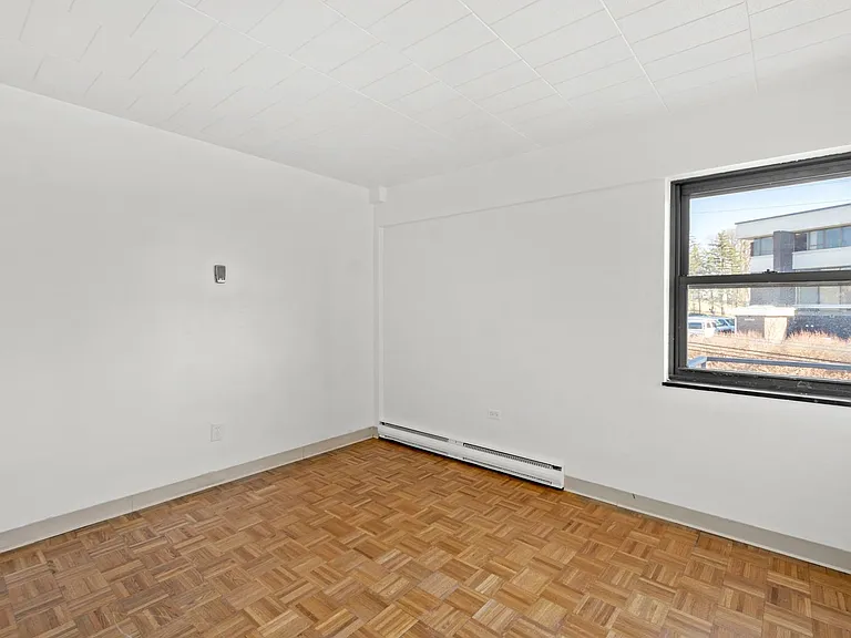 Penn Towers Apartments — Photo 14