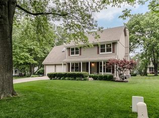 8029 Schweiger Dr, Lenexa, KS 66219