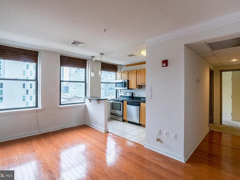 1939 Chestnut St #6B — Photo 1