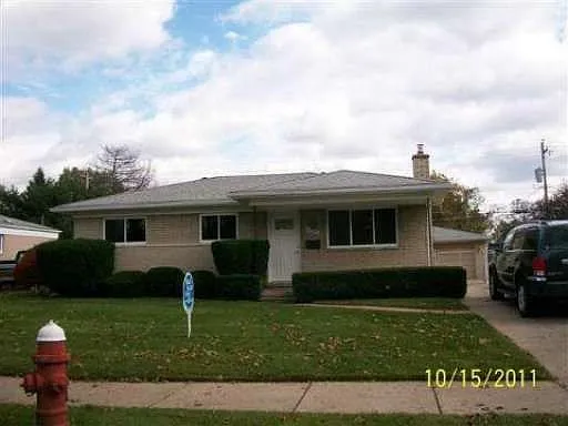 27550 Liberty Dr photo 1
