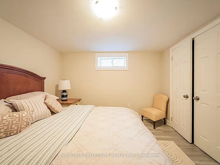 1277 Gainsborough Dr — Photo 41