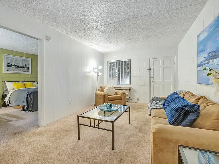 Campus Walk Apartments — Photo 8