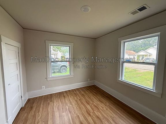 5th image of 163 Bend Farm Rd