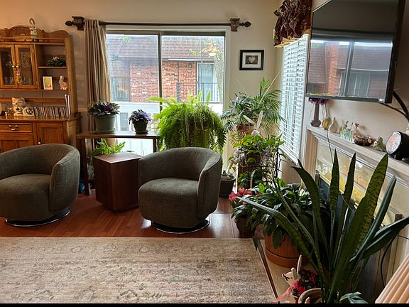 5th image of 557 Willowcreek Ct