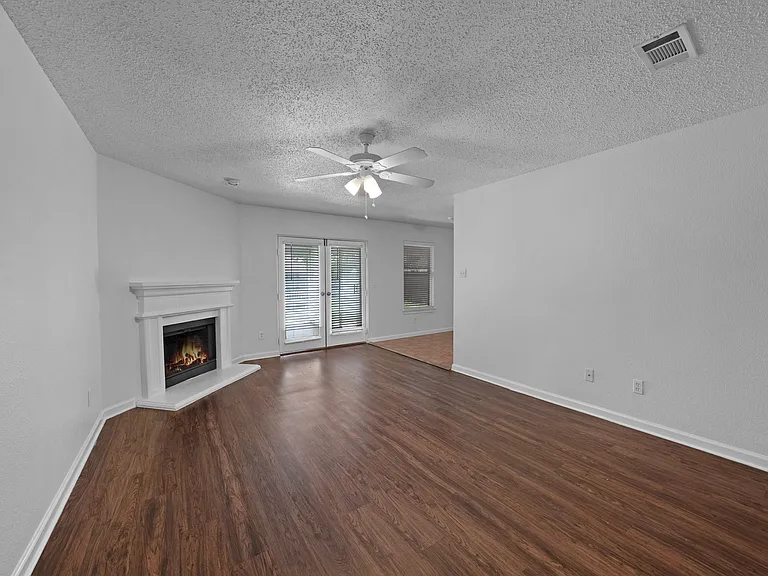 2910 Chisholm Trl — Photo 25