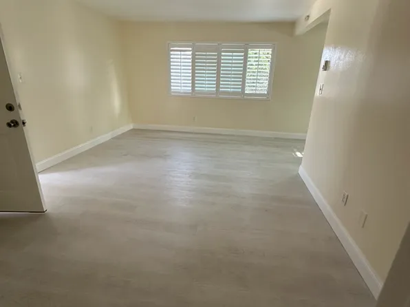 121 N Calle Vis #121, Camarillo, CA 93010