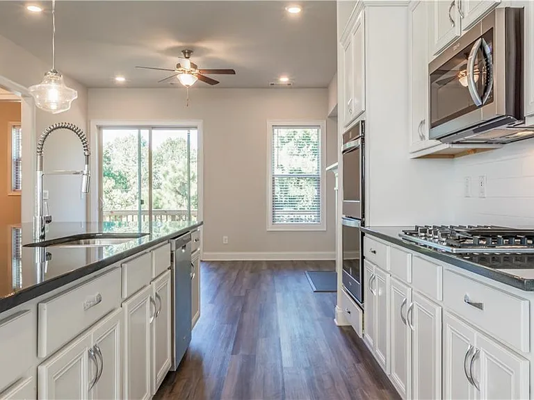 1662 Mountain Top Ln — Photo 17