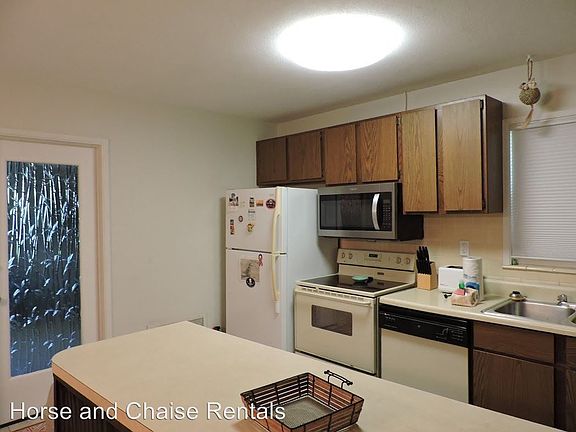 3rd image of 1120 Harbor Dr Unit 2