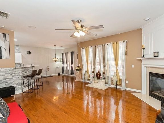 4th image of 3154 Welmingham Dr SW