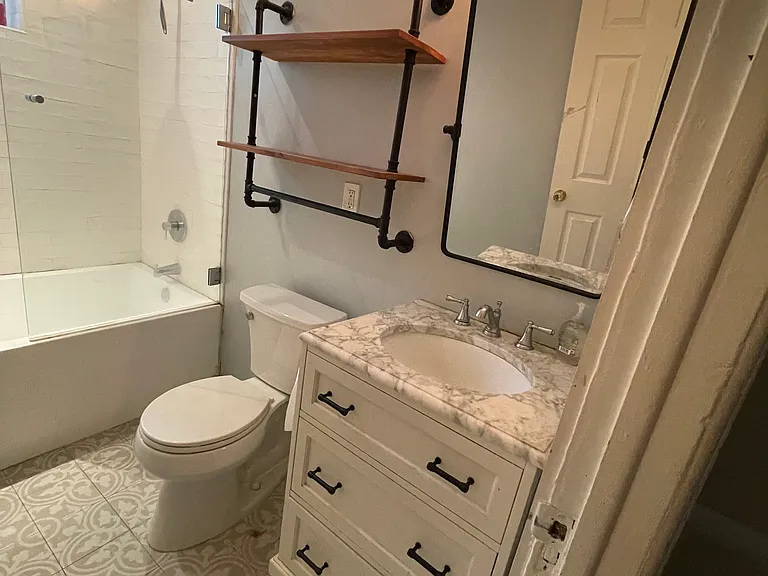 1281 Union Ave — Photo 8