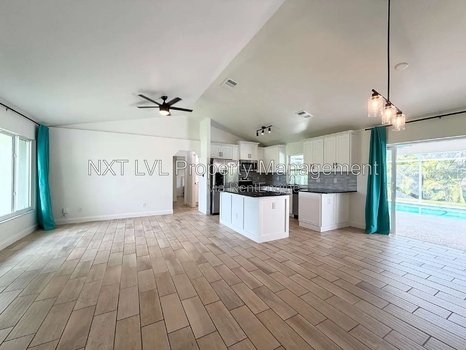 3 bed, 2.0 bath, 1306 sqft, $2,395 — Photo 4