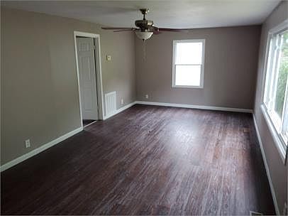 5th image of 2826 Greenway Dr