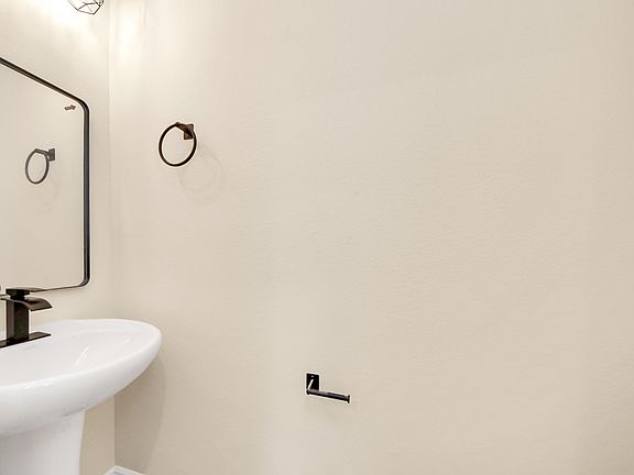 5th image of 3810 Hiford Dr Unit B