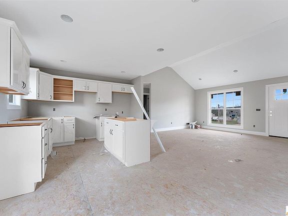 4th image of 444 Anne Claire Ln