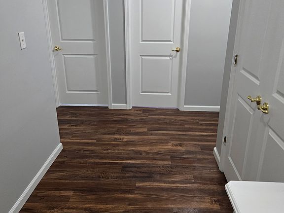 5th image of 16321 Meadowlands Ln