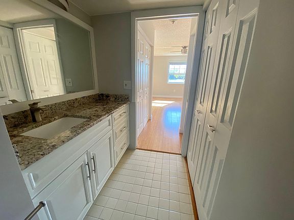 2nd image of 2831 Oakland Forest Dr #103
