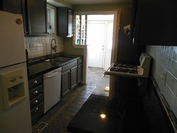 2nd image of 611 E 42nd St
