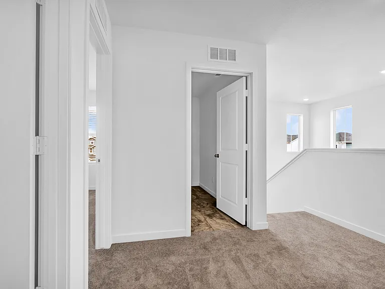 10943 Snowdon St — Photo 10