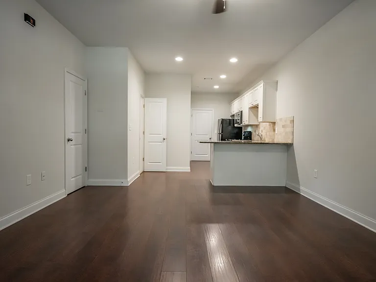 1131 Binghampton Cir — Photo 2
